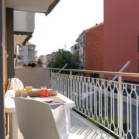 Ferienwohnung Pietra Ligure Downtown Convenience -Free Parking Exterior foto