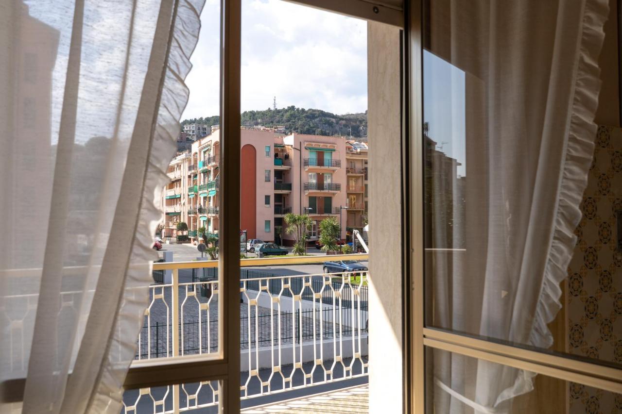 Ferienwohnung Pietra Ligure Downtown Convenience -Free Parking Exterior foto