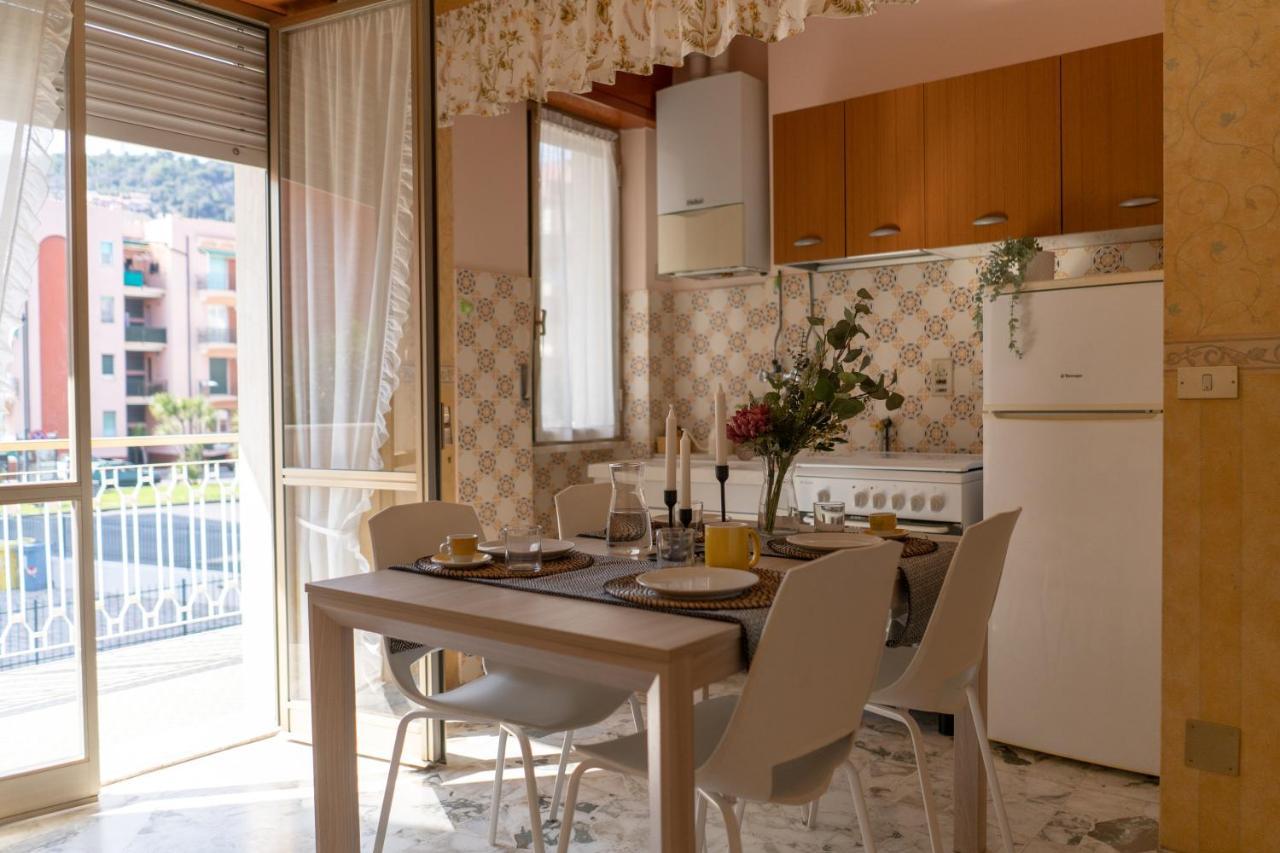 Ferienwohnung Pietra Ligure Downtown Convenience -Free Parking Exterior foto